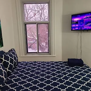 Tv + Netflix / High Speed Internet / C Homestay Montreal